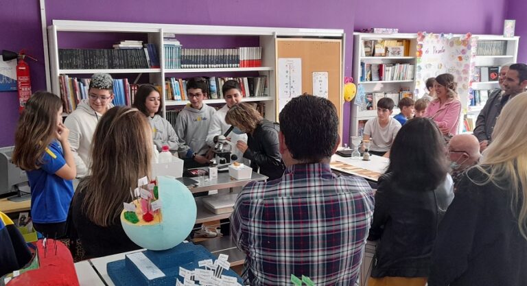 El alumnado de primero de la ESO de La Salle Ferrol celebra con éxito su «Feria Científica NCA»